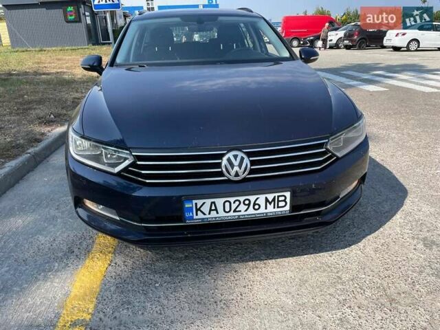 Синій Фольксваген Пассат, об'ємом двигуна 1.8 л та пробігом 238 тис. км за 15000 $, фото 1 на Automoto.ua