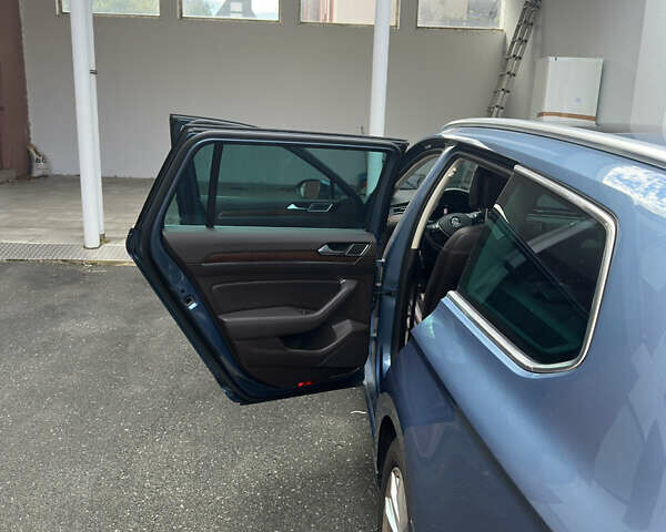 Синий Фольксваген Пассат, объемом двигателя 1.97 л и пробегом 220 тыс. км за 18300 $, фото 11 на Automoto.ua