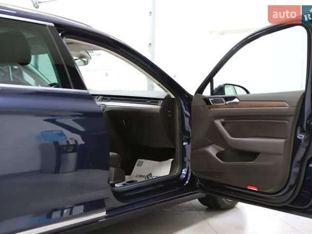 Синий Фольксваген Пассат, объемом двигателя 1.97 л и пробегом 237 тыс. км за 19899 $, фото 103 на Automoto.ua