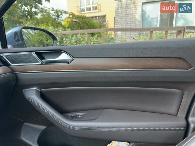 Синий Фольксваген Пассат, объемом двигателя 1.97 л и пробегом 220 тыс. км за 18300 $, фото 27 на Automoto.ua