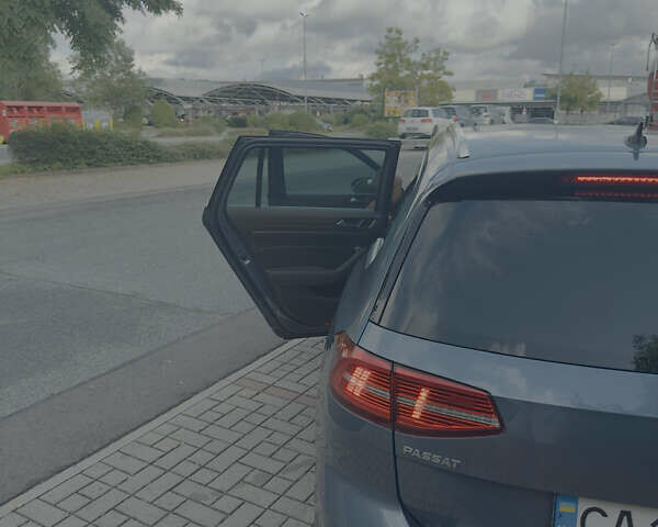 Синий Фольксваген Пассат, объемом двигателя 1.97 л и пробегом 220 тыс. км за 18300 $, фото 3 на Automoto.ua