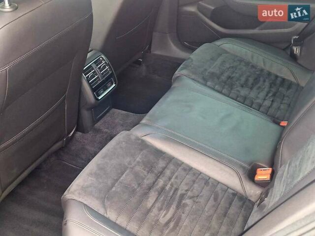 Синий Фольксваген Пассат, объемом двигателя 1.97 л и пробегом 241 тыс. км за 16777 $, фото 11 на Automoto.ua