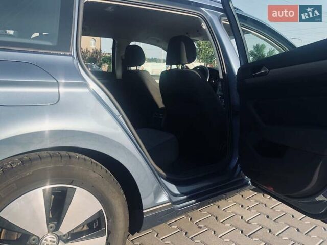 Синий Фольксваген Пассат, объемом двигателя 1.6 л и пробегом 297 тыс. км за 10500 $, фото 5 на Automoto.ua