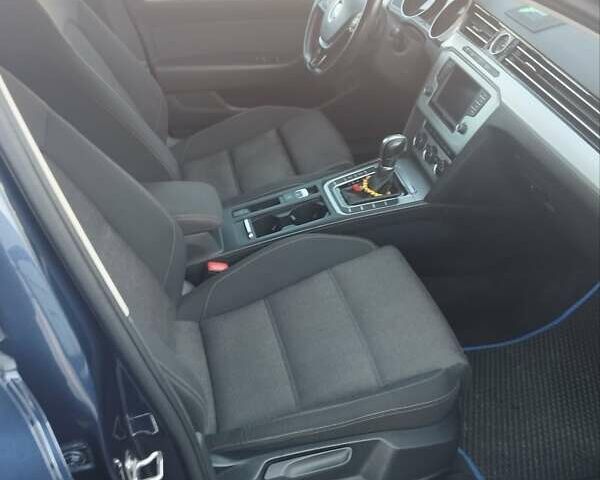 Синий Фольксваген Пассат, объемом двигателя 1.97 л и пробегом 268 тыс. км за 15200 $, фото 10 на Automoto.ua