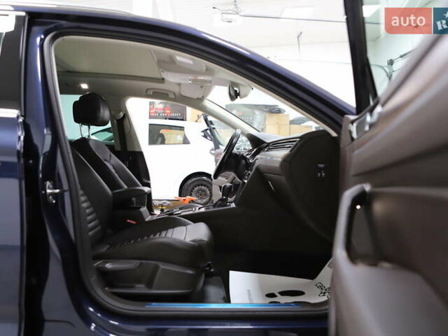 Синий Фольксваген Пассат, объемом двигателя 1.97 л и пробегом 237 тыс. км за 19899 $, фото 105 на Automoto.ua