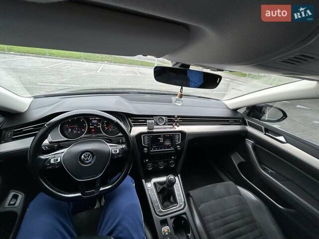 Синий Фольксваген Пассат, объемом двигателя 1.97 л и пробегом 293 тыс. км за 14500 $, фото 11 на Automoto.ua