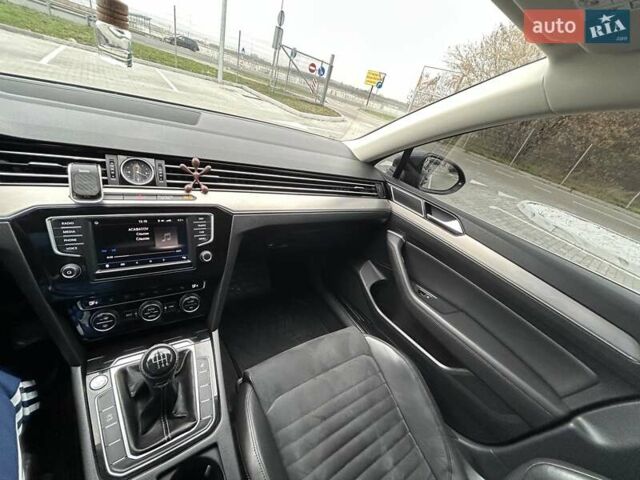 Синий Фольксваген Пассат, объемом двигателя 1.97 л и пробегом 293 тыс. км за 14500 $, фото 10 на Automoto.ua