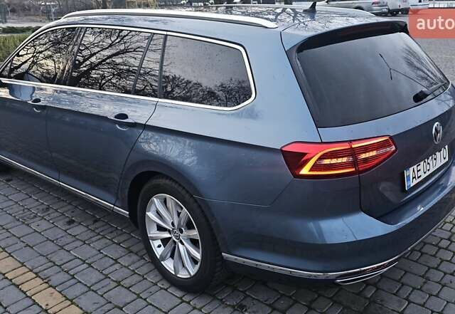 Синий Фольксваген Пассат, объемом двигателя 1.97 л и пробегом 333 тыс. км за 22900 $, фото 6 на Automoto.ua