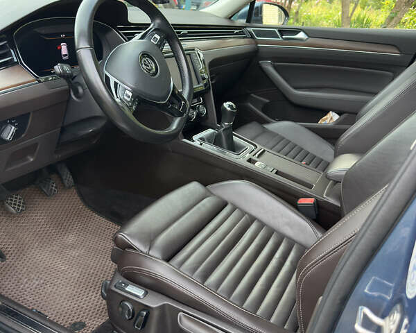 Синий Фольксваген Пассат, объемом двигателя 1.97 л и пробегом 220 тыс. км за 18300 $, фото 15 на Automoto.ua