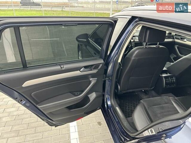 Синий Фольксваген Пассат, объемом двигателя 1.97 л и пробегом 293 тыс. км за 14500 $, фото 17 на Automoto.ua