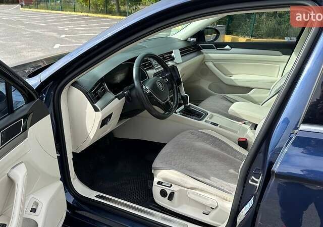 Синій Фольксваген Пассат, об'ємом двигуна 2 л та пробігом 325 тис. км за 14800 $, фото 19 на Automoto.ua