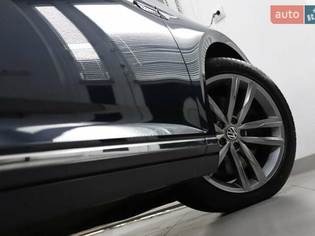 Синий Фольксваген Пассат, объемом двигателя 1.97 л и пробегом 237 тыс. км за 19899 $, фото 46 на Automoto.ua