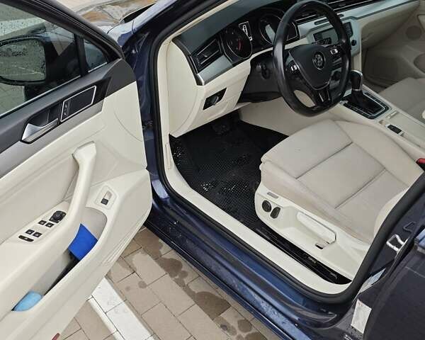 Синий Фольксваген Пассат, объемом двигателя 1.97 л и пробегом 244 тыс. км за 14300 $, фото 12 на Automoto.ua