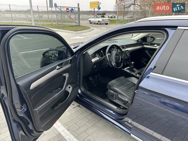 Синий Фольксваген Пассат, объемом двигателя 1.97 л и пробегом 293 тыс. км за 14500 $, фото 16 на Automoto.ua