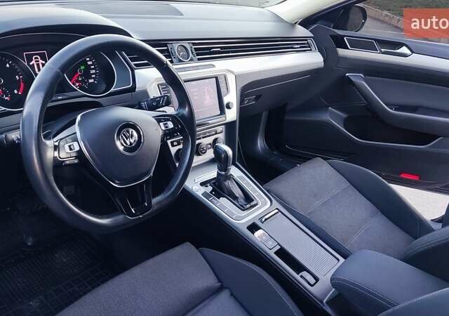 Синий Фольксваген Пассат, объемом двигателя 1.97 л и пробегом 191 тыс. км за 14200 $, фото 10 на Automoto.ua