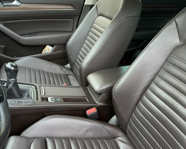 Синий Фольксваген Пассат, объемом двигателя 1.97 л и пробегом 220 тыс. км за 18300 $, фото 16 на Automoto.ua