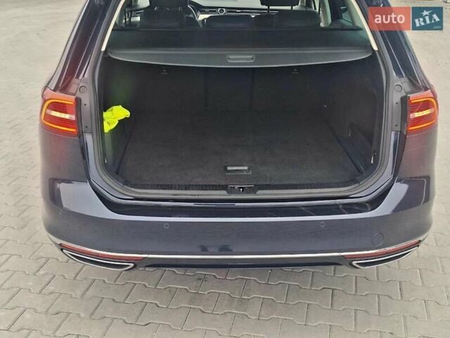 Синий Фольксваген Пассат, объемом двигателя 1.97 л и пробегом 241 тыс. км за 16777 $, фото 5 на Automoto.ua