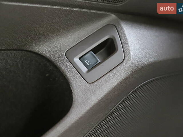 Синий Фольксваген Пассат, объемом двигателя 1.97 л и пробегом 237 тыс. км за 19899 $, фото 74 на Automoto.ua