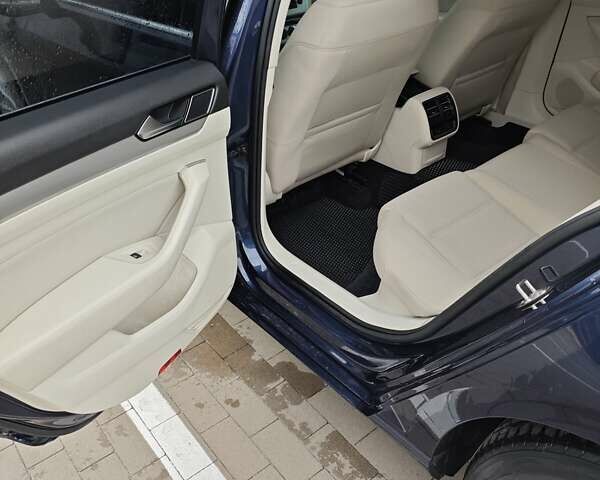 Синий Фольксваген Пассат, объемом двигателя 1.97 л и пробегом 244 тыс. км за 14300 $, фото 13 на Automoto.ua