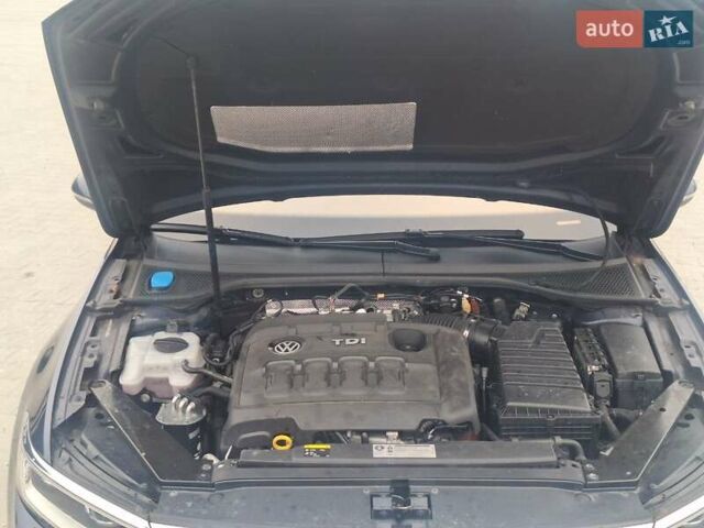 Синий Фольксваген Пассат, объемом двигателя 1.97 л и пробегом 241 тыс. км за 16777 $, фото 19 на Automoto.ua