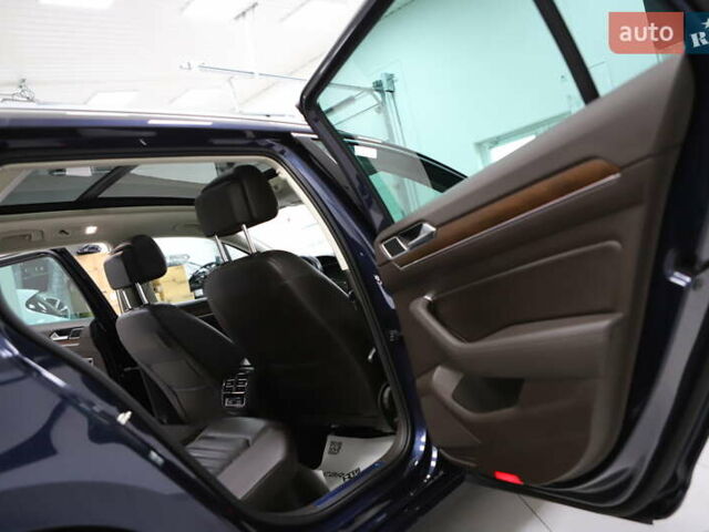 Синий Фольксваген Пассат, объемом двигателя 1.97 л и пробегом 237 тыс. км за 19899 $, фото 70 на Automoto.ua