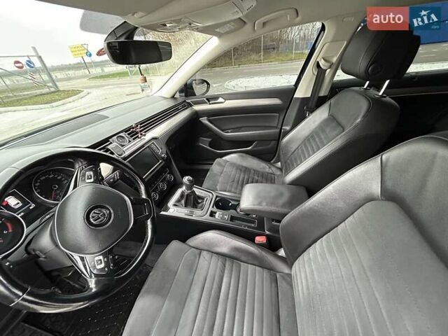 Синий Фольксваген Пассат, объемом двигателя 1.97 л и пробегом 293 тыс. км за 14500 $, фото 14 на Automoto.ua