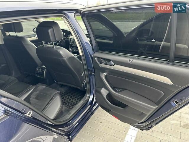 Синий Фольксваген Пассат, объемом двигателя 1.97 л и пробегом 293 тыс. км за 14500 $, фото 27 на Automoto.ua