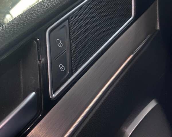 Синий Фольксваген Пассат, объемом двигателя 1.97 л и пробегом 333 тыс. км за 22900 $, фото 45 на Automoto.ua