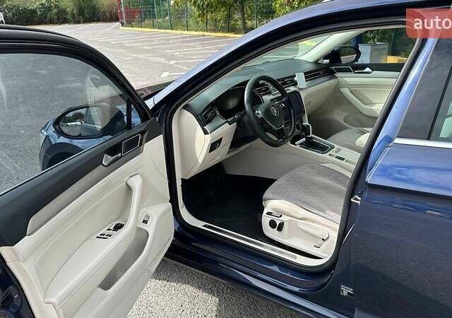 Синий Фольксваген Пассат, объемом двигателя 1.97 л и пробегом 320 тыс. км за 15300 $, фото 21 на Automoto.ua