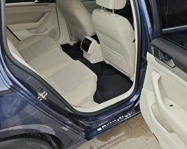 Синий Фольксваген Пассат, объемом двигателя 1.97 л и пробегом 244 тыс. км за 14300 $, фото 15 на Automoto.ua