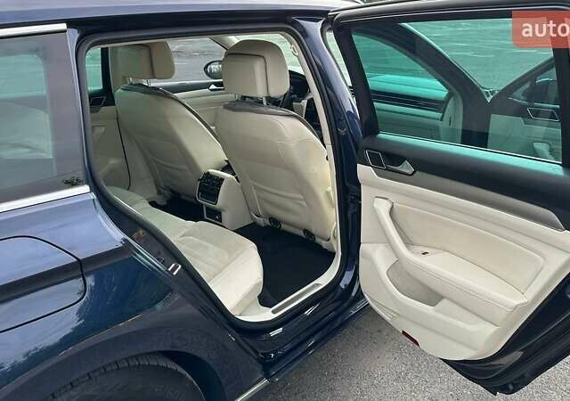 Синий Фольксваген Пассат, объемом двигателя 1.97 л и пробегом 320 тыс. км за 15300 $, фото 12 на Automoto.ua