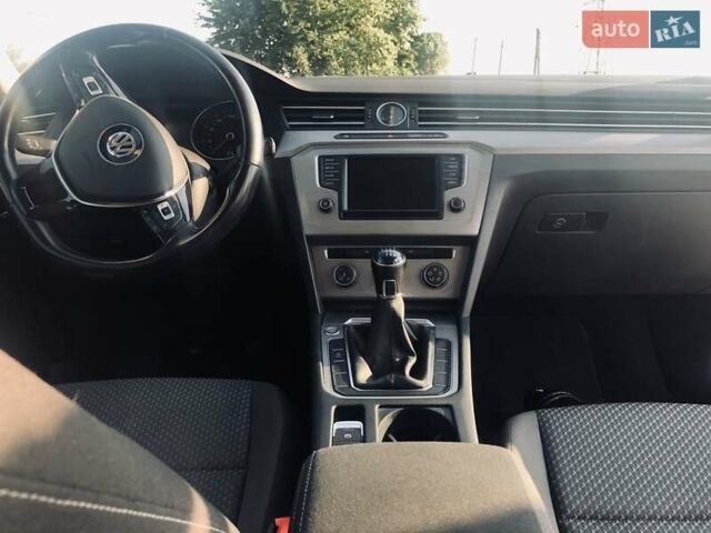 Синий Фольксваген Пассат, объемом двигателя 1.6 л и пробегом 297 тыс. км за 10500 $, фото 6 на Automoto.ua