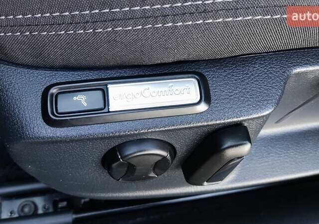 Синий Фольксваген Пассат, объемом двигателя 1.97 л и пробегом 191 тыс. км за 14200 $, фото 12 на Automoto.ua