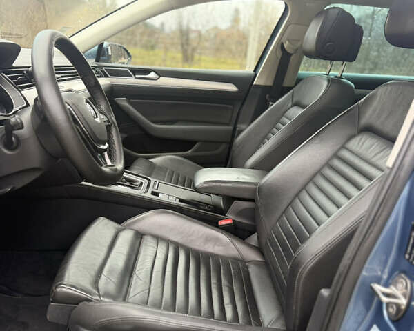 Синий Фольксваген Пассат, объемом двигателя 1.6 л и пробегом 315 тыс. км за 12300 $, фото 13 на Automoto.ua