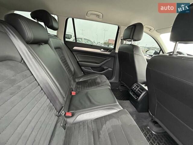 Синий Фольксваген Пассат, объемом двигателя 1.97 л и пробегом 293 тыс. км за 14500 $, фото 25 на Automoto.ua