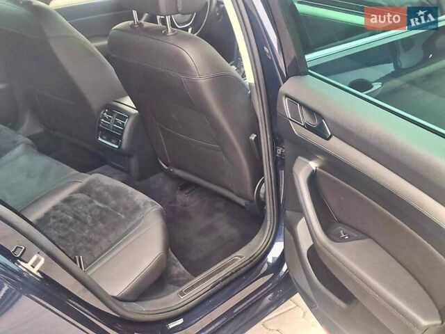 Синий Фольксваген Пассат, объемом двигателя 1.97 л и пробегом 241 тыс. км за 16777 $, фото 13 на Automoto.ua