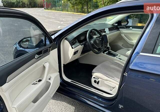 Синий Фольксваген Пассат, объемом двигателя 1.97 л и пробегом 320 тыс. км за 15300 $, фото 22 на Automoto.ua