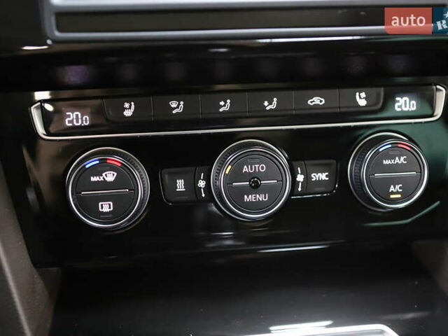 Синий Фольксваген Пассат, объемом двигателя 1.97 л и пробегом 237 тыс. км за 19899 $, фото 97 на Automoto.ua