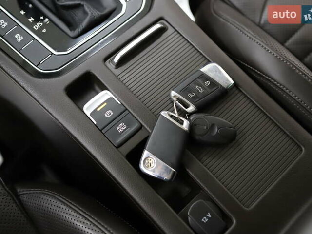 Синий Фольксваген Пассат, объемом двигателя 1.97 л и пробегом 237 тыс. км за 19899 $, фото 102 на Automoto.ua