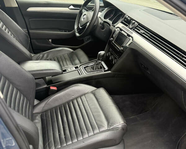 Синий Фольксваген Пассат, объемом двигателя 1.6 л и пробегом 315 тыс. км за 12300 $, фото 7 на Automoto.ua