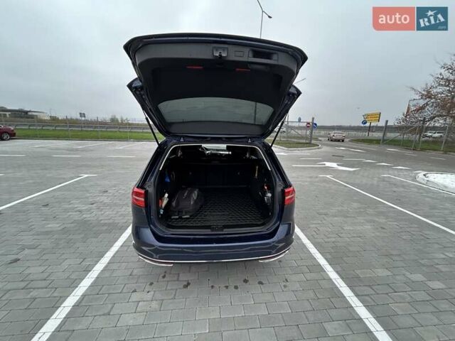 Синий Фольксваген Пассат, объемом двигателя 1.97 л и пробегом 293 тыс. км за 14500 $, фото 24 на Automoto.ua