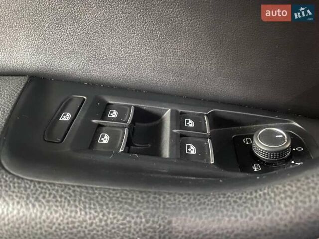 Синий Фольксваген Пассат, объемом двигателя 1.97 л и пробегом 333 тыс. км за 22900 $, фото 49 на Automoto.ua