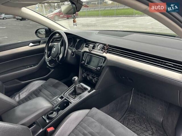 Синий Фольксваген Пассат, объемом двигателя 1.97 л и пробегом 293 тыс. км за 14500 $, фото 30 на Automoto.ua