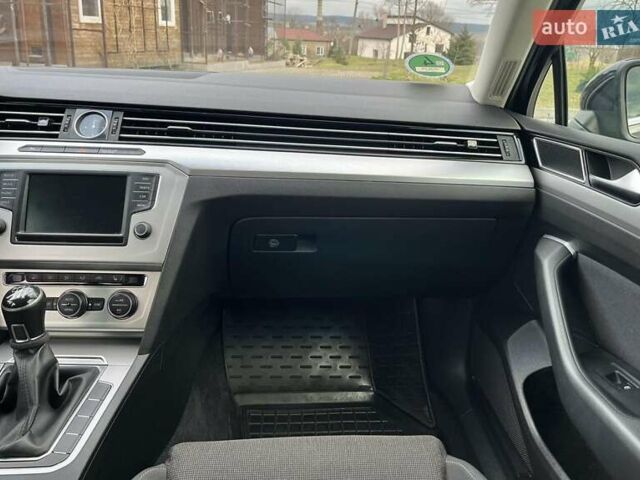 Синій Фольксваген Пассат, об'ємом двигуна 2 л та пробігом 269 тис. км за 14200 $, фото 82 на Automoto.ua