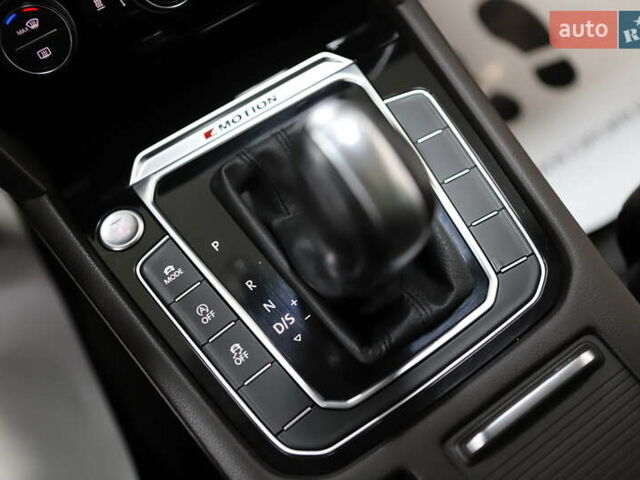 Синий Фольксваген Пассат, объемом двигателя 1.97 л и пробегом 237 тыс. км за 19899 $, фото 98 на Automoto.ua