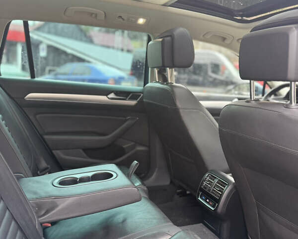 Синий Фольксваген Пассат, объемом двигателя 1.6 л и пробегом 315 тыс. км за 12300 $, фото 8 на Automoto.ua