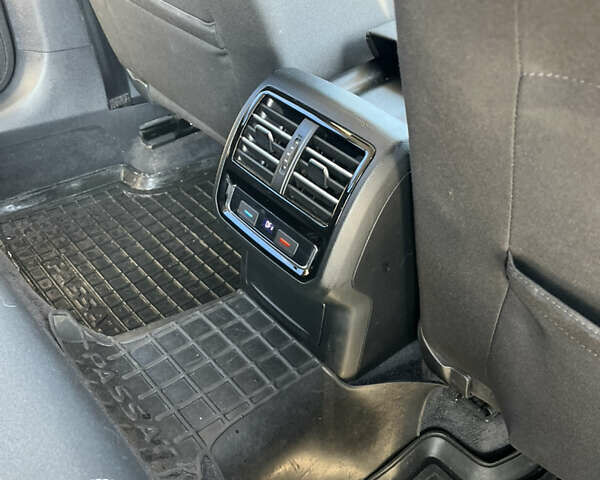 Синий Фольксваген Пассат, объемом двигателя 1.97 л и пробегом 321 тыс. км за 11700 $, фото 12 на Automoto.ua