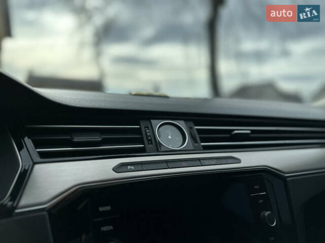 Синий Фольксваген Пассат, объемом двигателя 2 л и пробегом 289 тыс. км за 16799 $, фото 40 на Automoto.ua