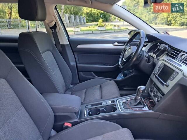 Синій Фольксваген Пассат, об'ємом двигуна 1.6 л та пробігом 282 тис. км за 14000 $, фото 16 на Automoto.ua