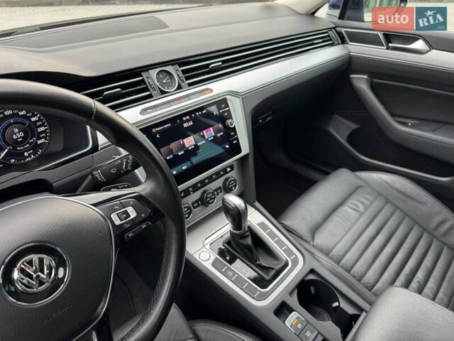 Синий Фольксваген Пассат, объемом двигателя 1.97 л и пробегом 218 тыс. км за 17500 $, фото 28 на Automoto.ua